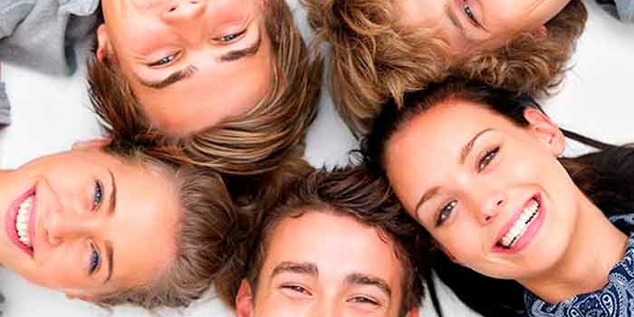 La importancia de la ortodoncia para adolescentes en la transformación de sonrisas.