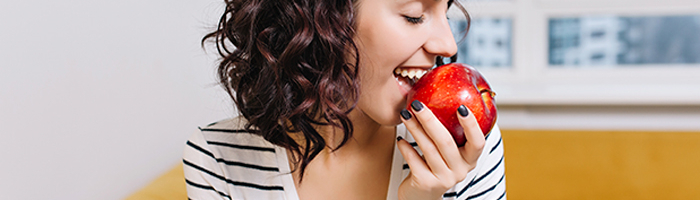 Frutas ideales para mantener la salud bucodental durante el verano