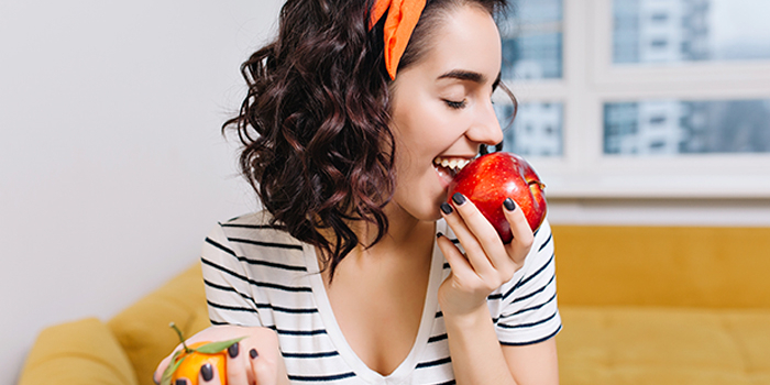 Frutas ideales para mantener la salud bucodental durante el verano